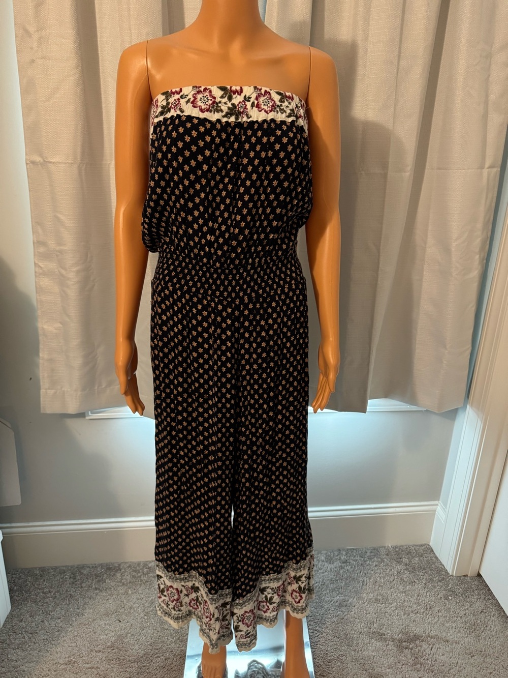 Pretty Chelsea & Violet size S black floral wide leg cropped strapless jumpsuit